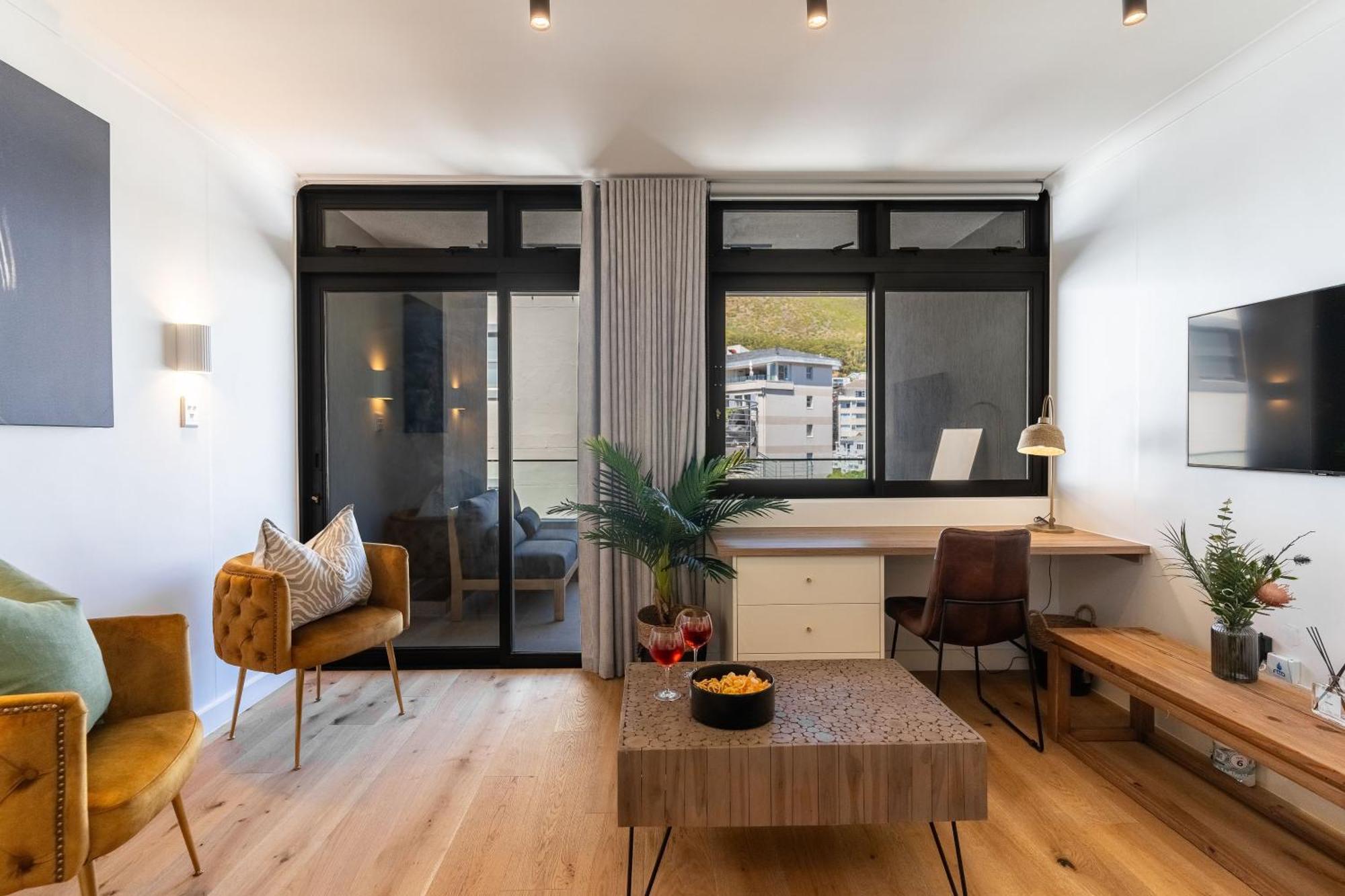 Jade Views Sea Point - Studio, Pvt Balcony, Views Cape Town